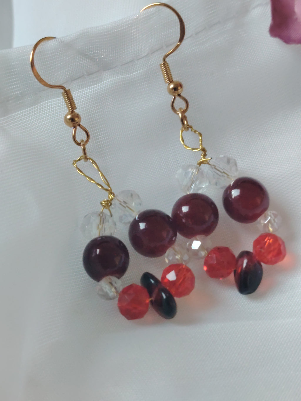 ❤️ Leuchtend & Leidenschaftlich – Handgefertigte Glasperlen-Ohrhänger in Rot, Kristal
