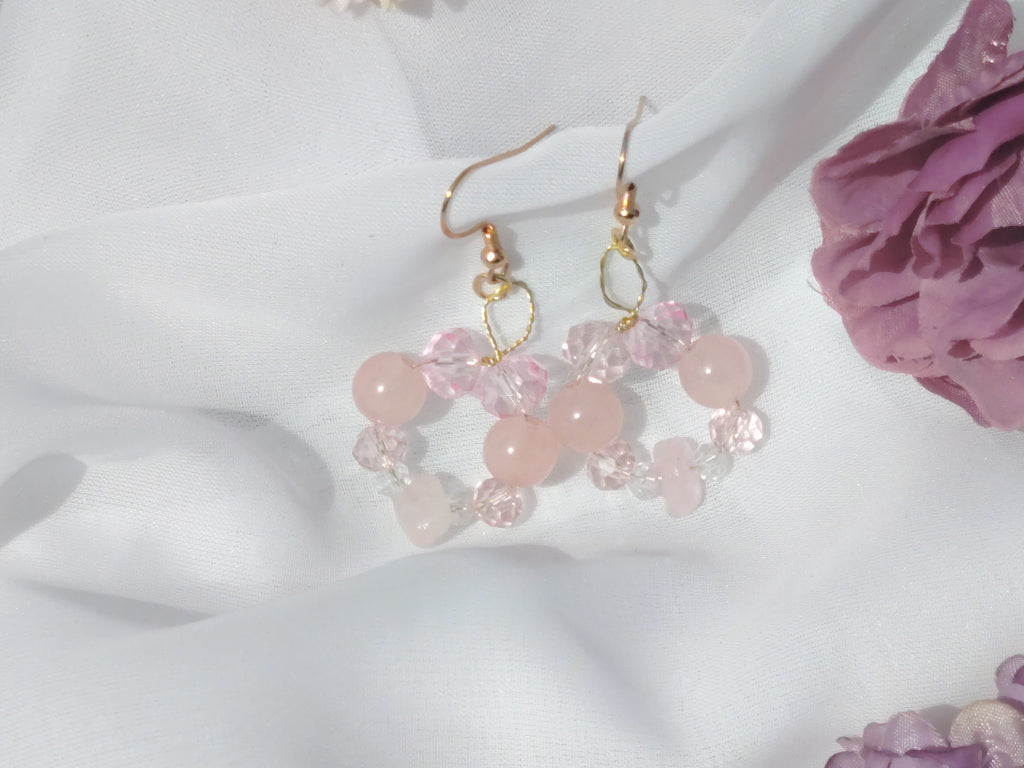Zarter Ohrschmuck mit Rosenquarz & rosa Glasperlen – handgemacht mit Liebe