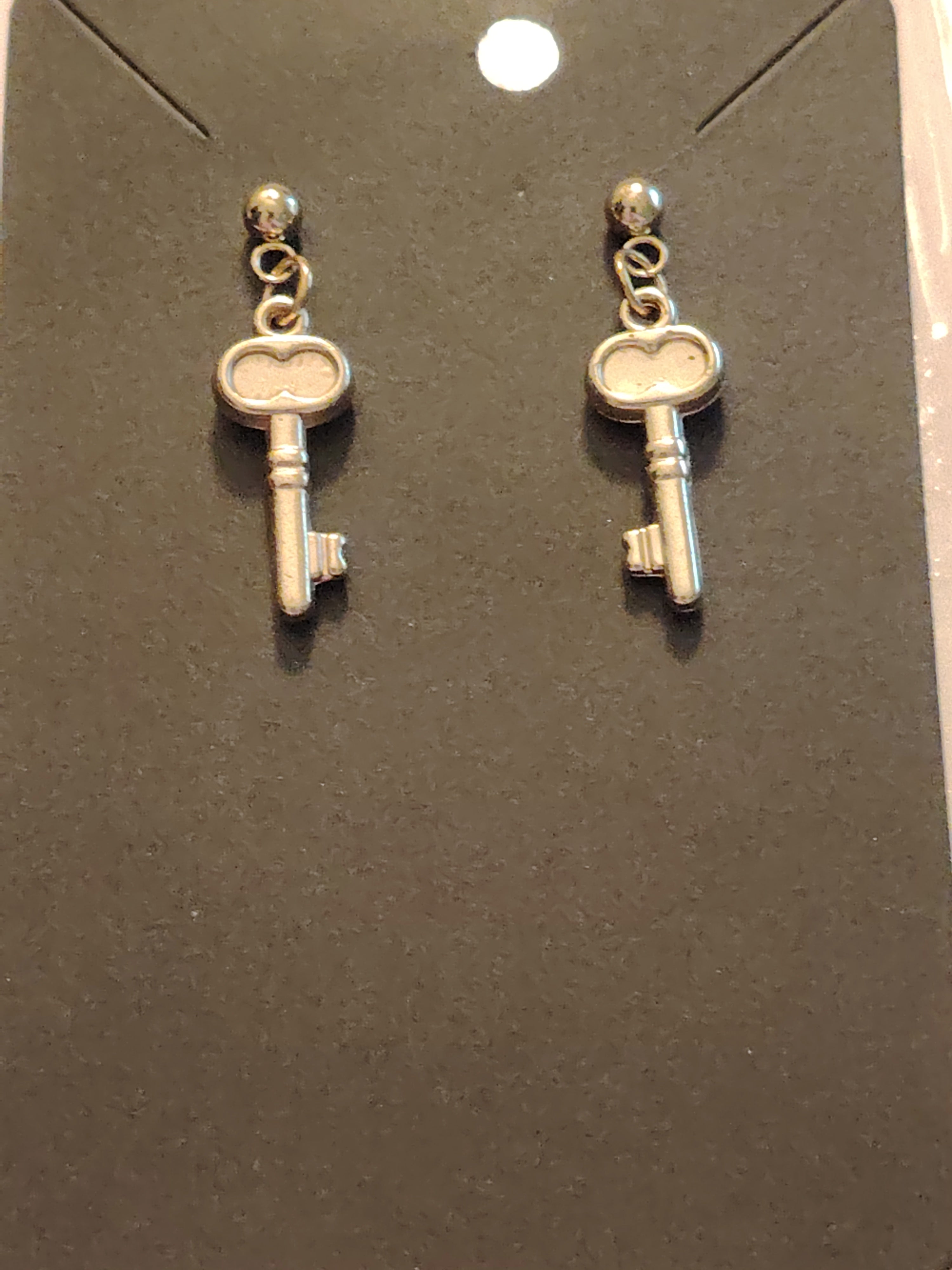 Ohrstecker als Kleine süße Schlüssel in den Farben Gold
