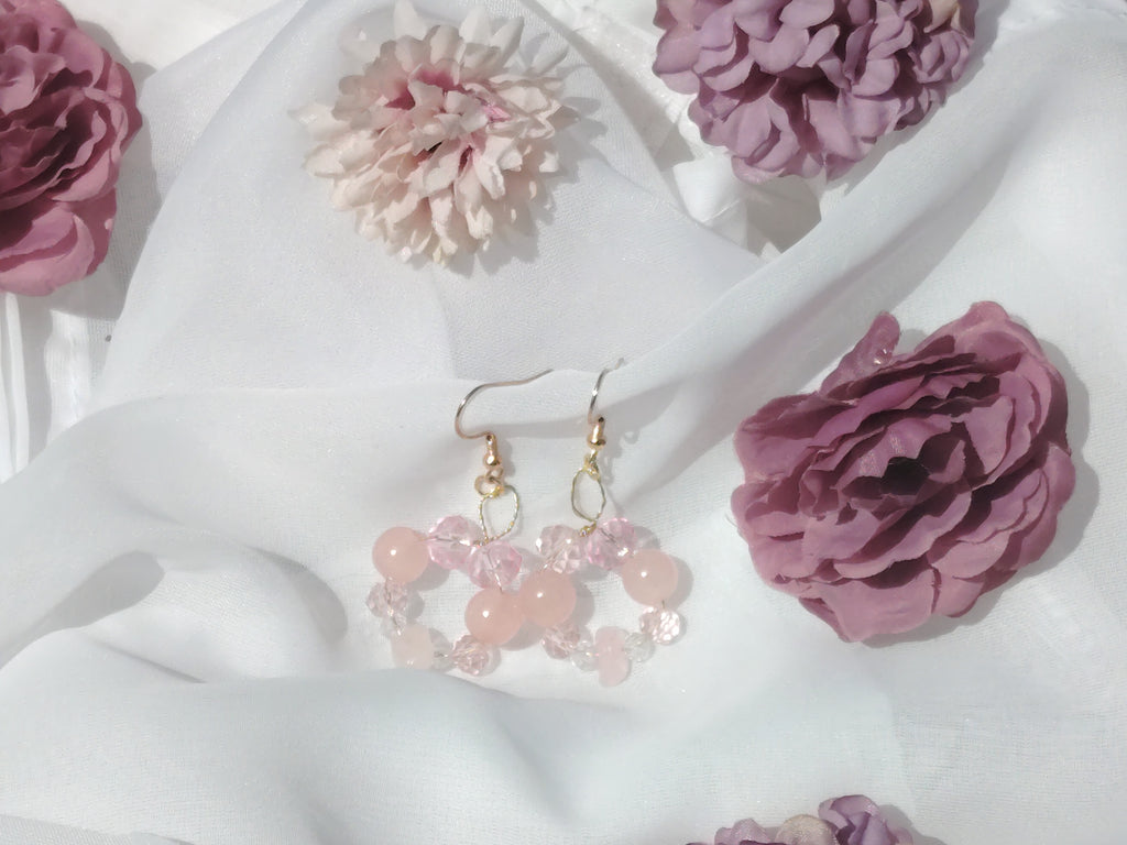 Zarter Ohrschmuck mit Rosenquarz & rosa Glasperlen – handgemacht mit Liebe