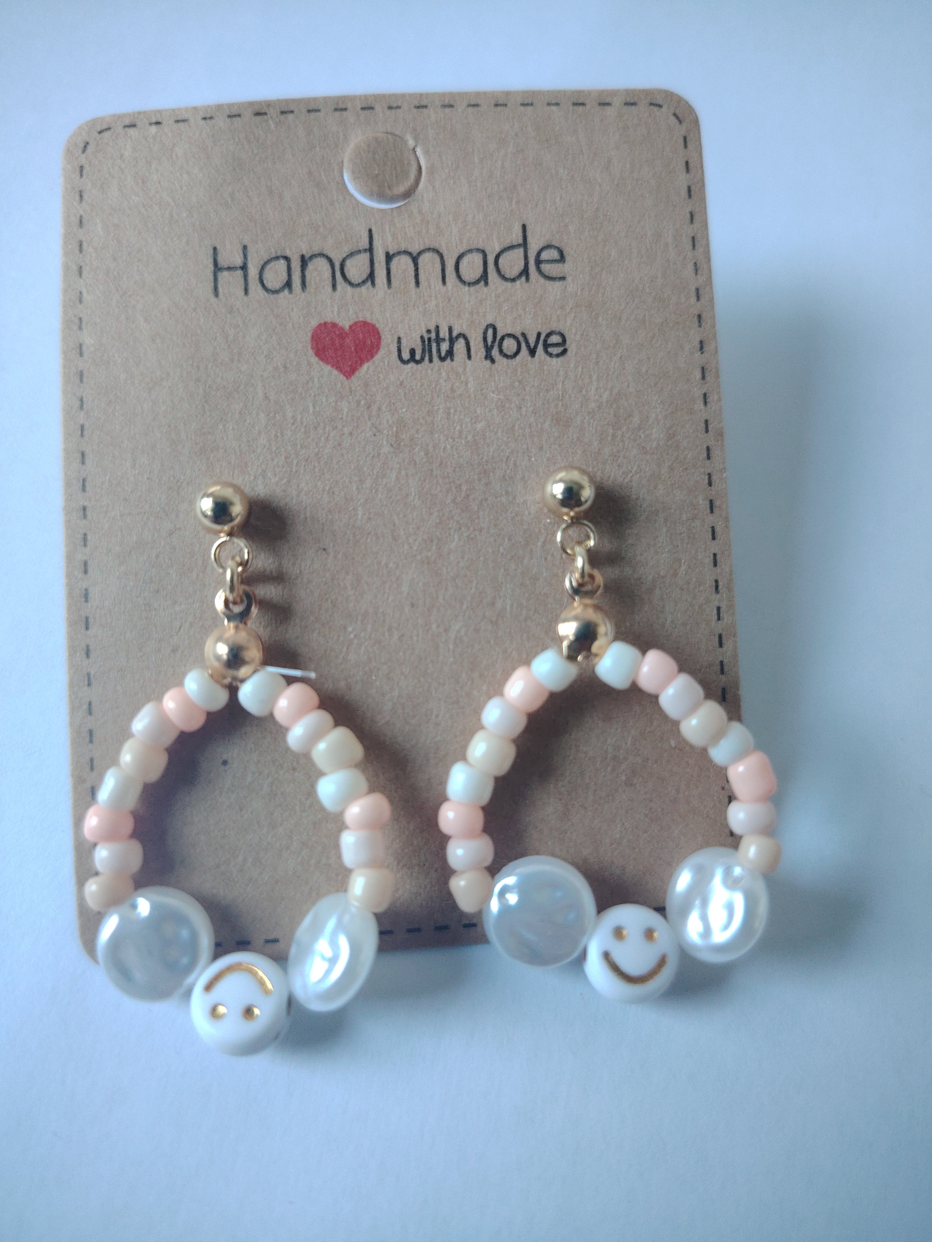 Oorbellen met kleine en grote parels in de kleuren wit, roze, crème, wit zilver, smile
