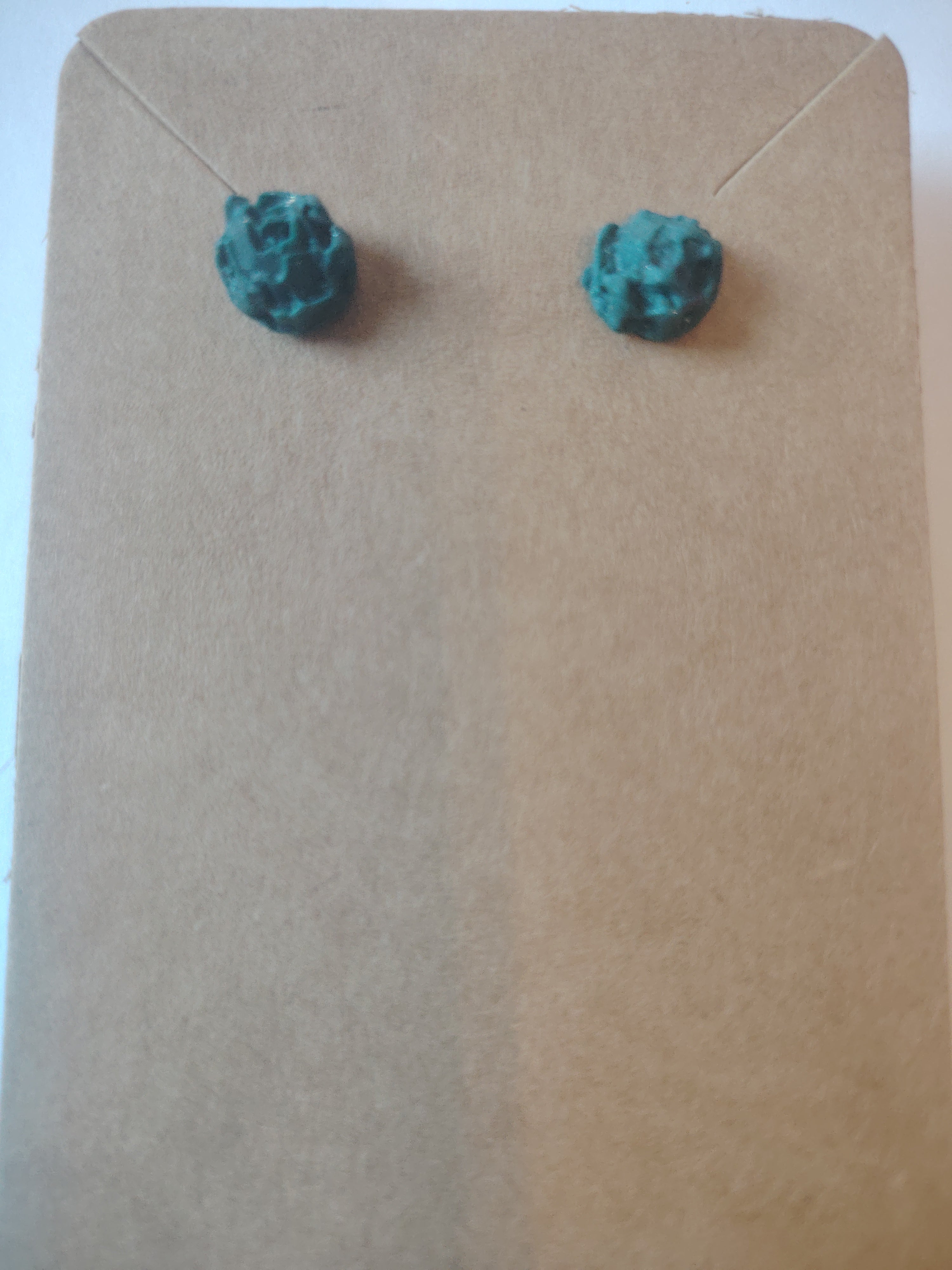 Small rose earrings in dark green with a touch of glitter