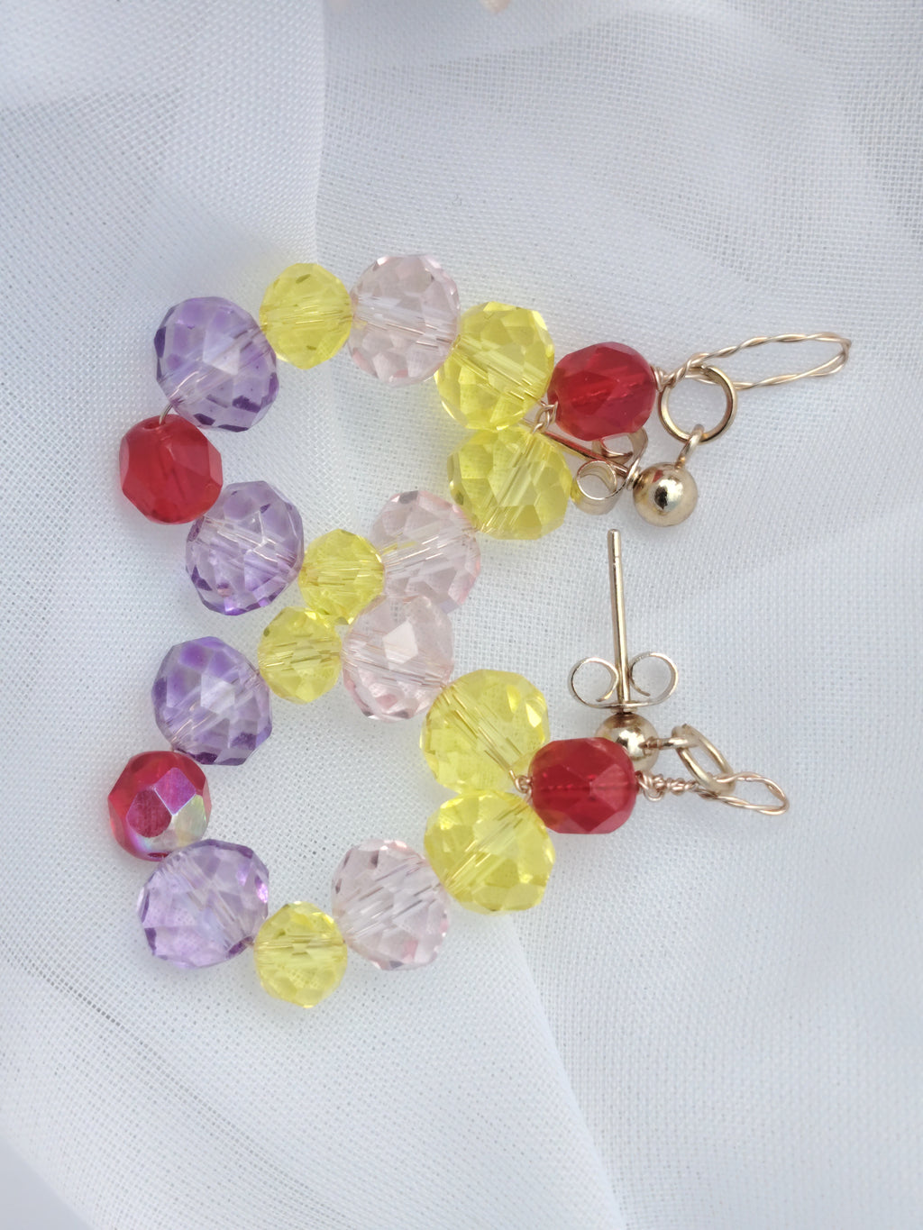 Bunter Frühlingszauber – Handgefertigte Glasperlen-Ohrhänger in Rot, Gelb, Flieder & Rosa