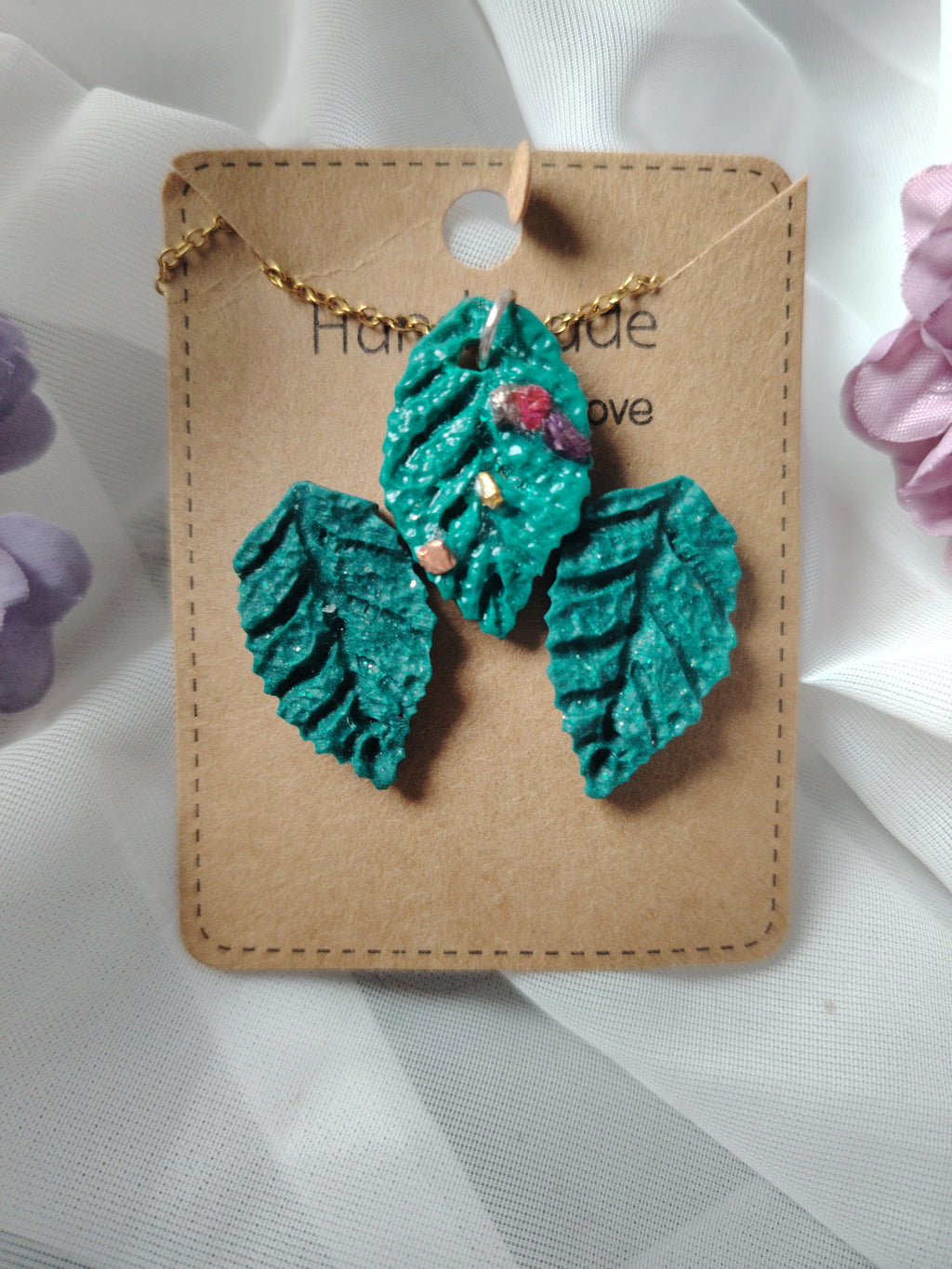 🌿 Natürlich & Strahlend – Handgefertigtes Schmuck-Set mit polymer Clay-Ohrsteckern & goldener Kette in Grün