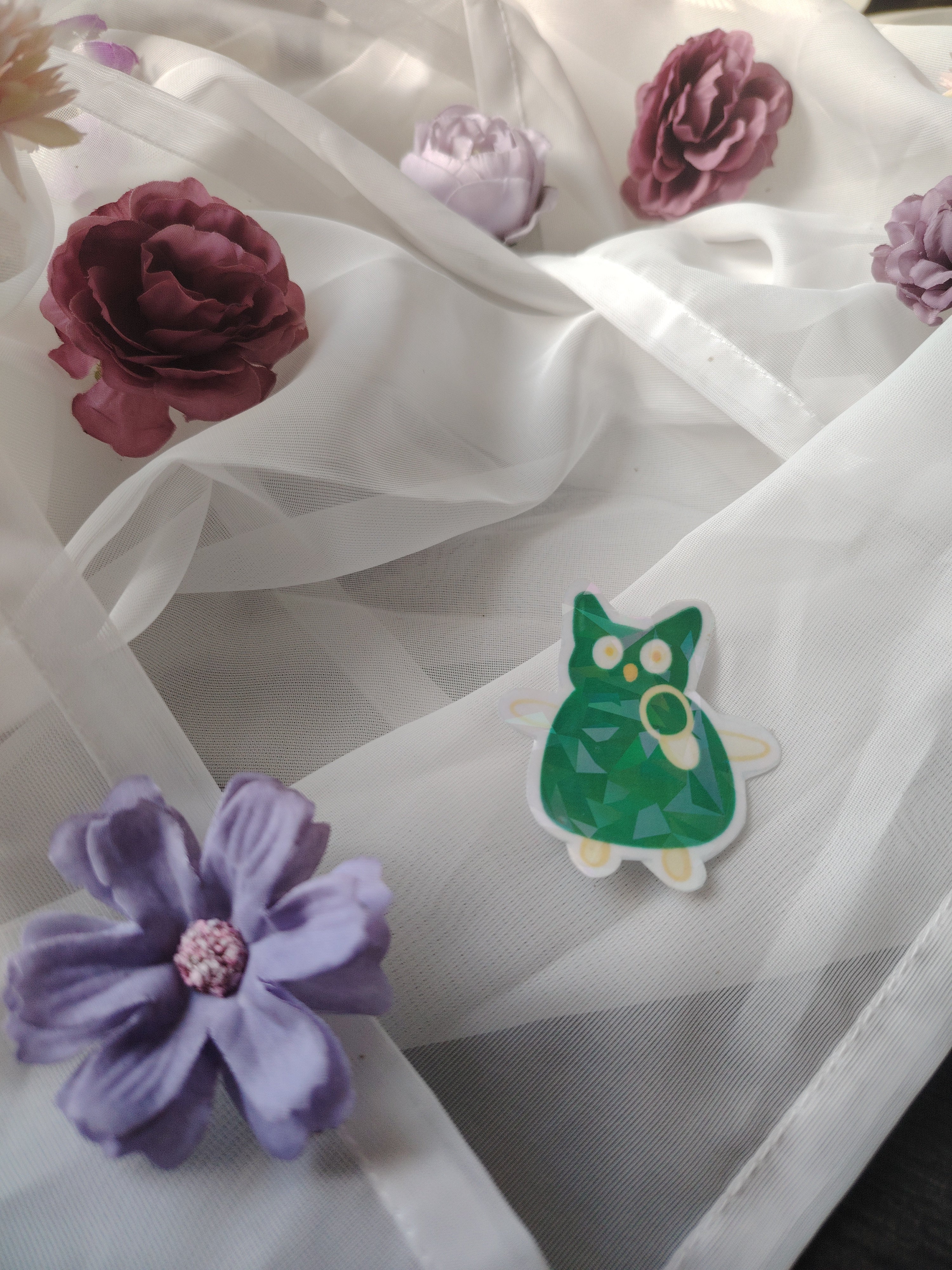 🦄 Magisches Kunstwerk – Holografischer Fantasiewesen-Sticker, handgezeichnet & handgeschnitten