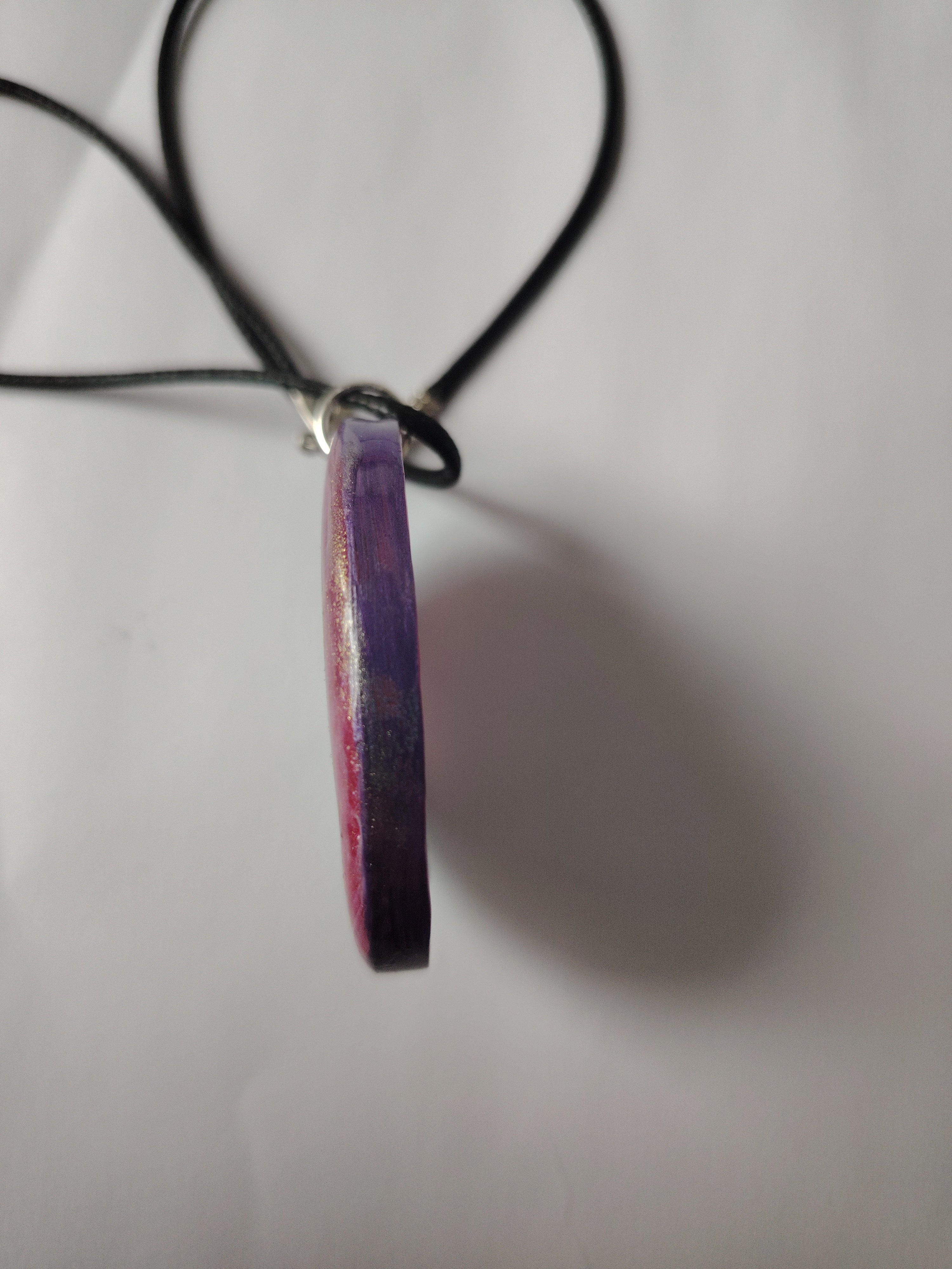 Necklace with elegant pendant made of UV resin