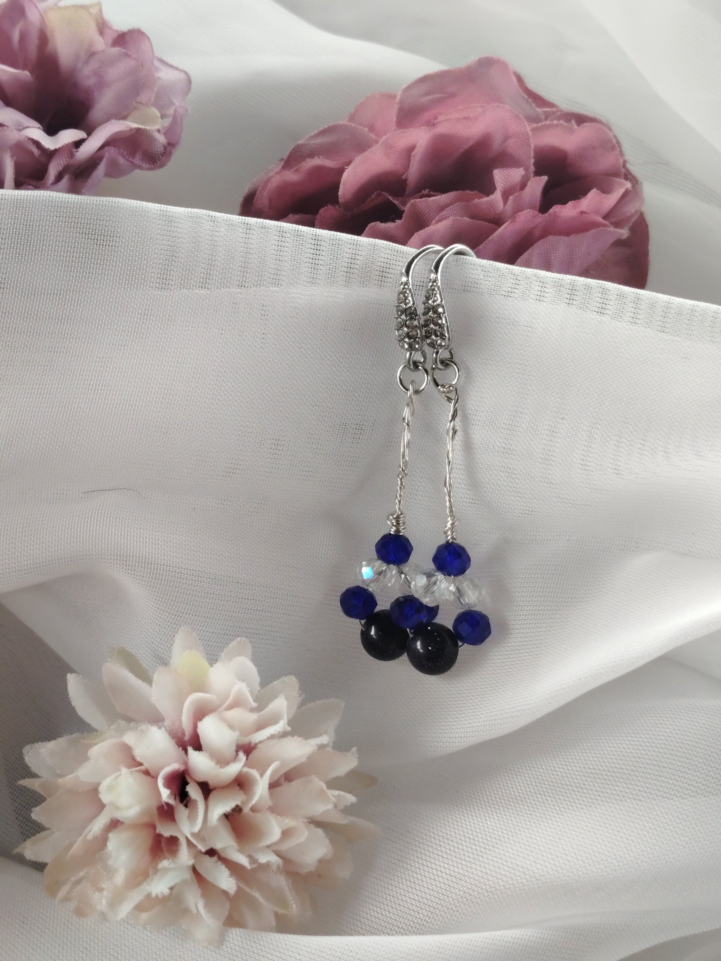 ✨ Funkelnde Eleganz – Handgefertigte Ohrringe mit Blaugold-Sandstein & Zirkonia-Haken
