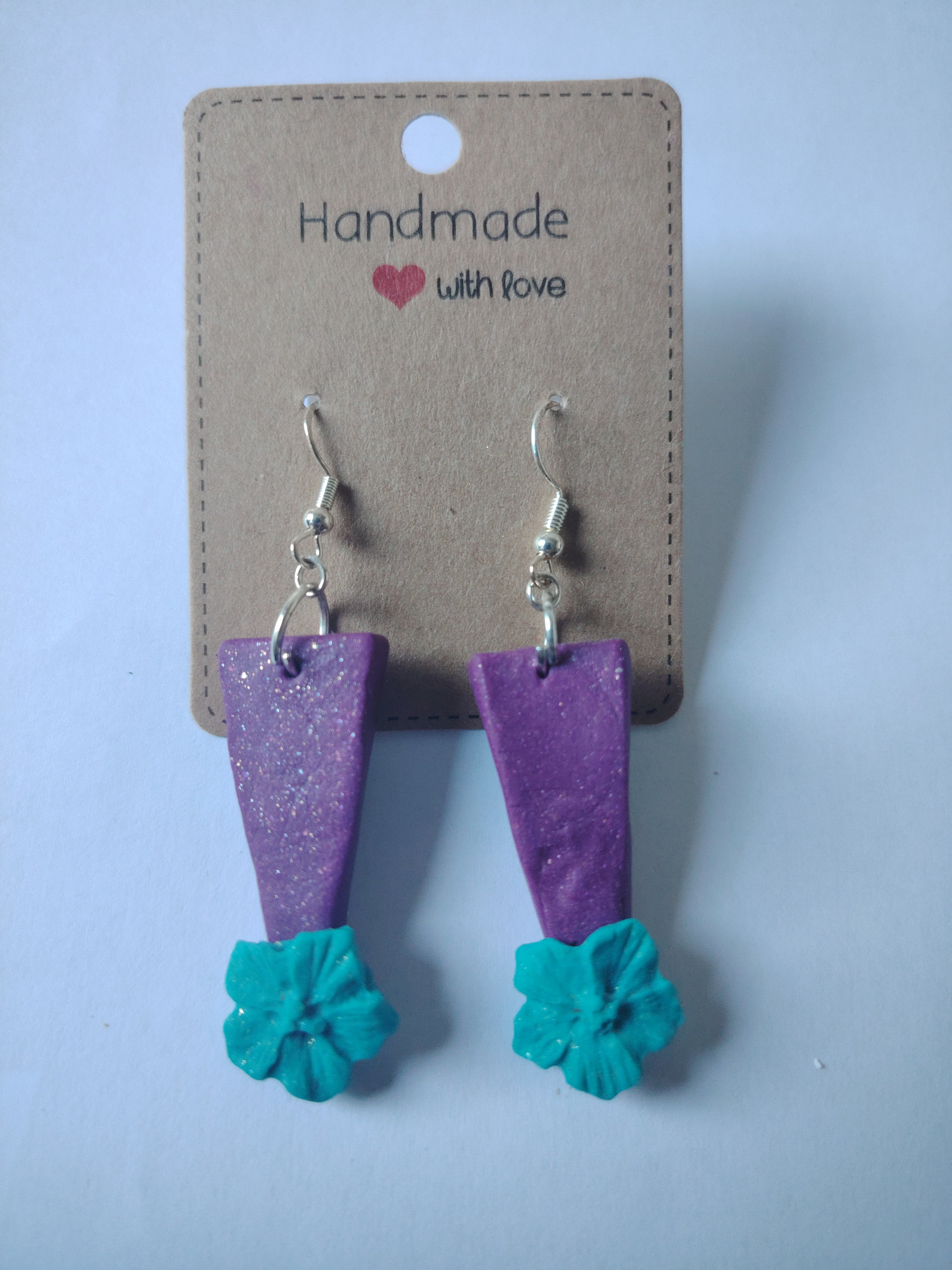 Triangle earrings in glittery purple with turquoise flowers