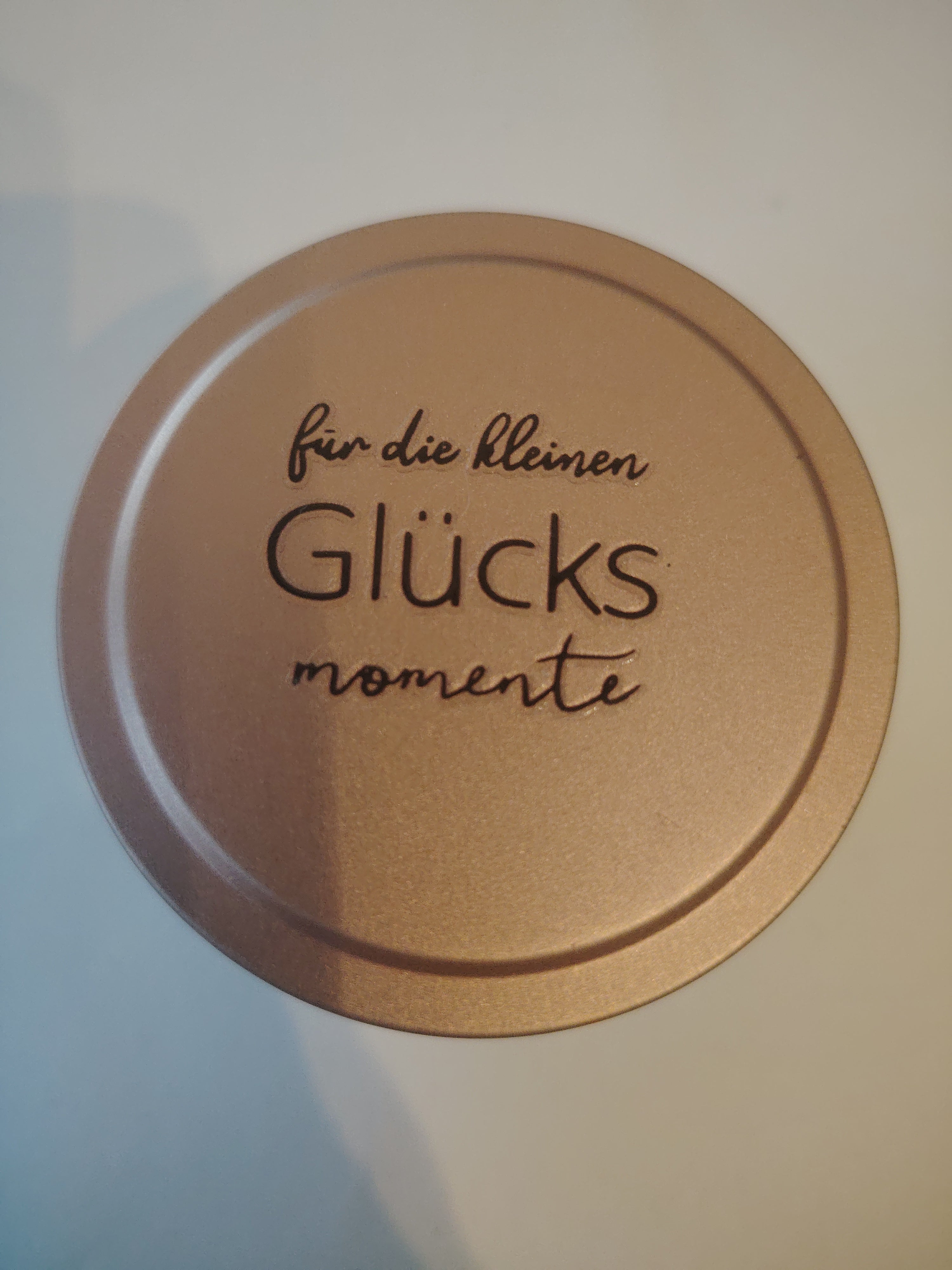 Scented candle with the scent of Cinnamon Rolls