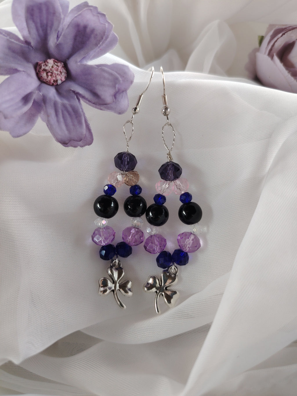 Glasperlen Ohrhänger – Handgefertigt mit Liebe in Lila & Zartrosa 💜🌸