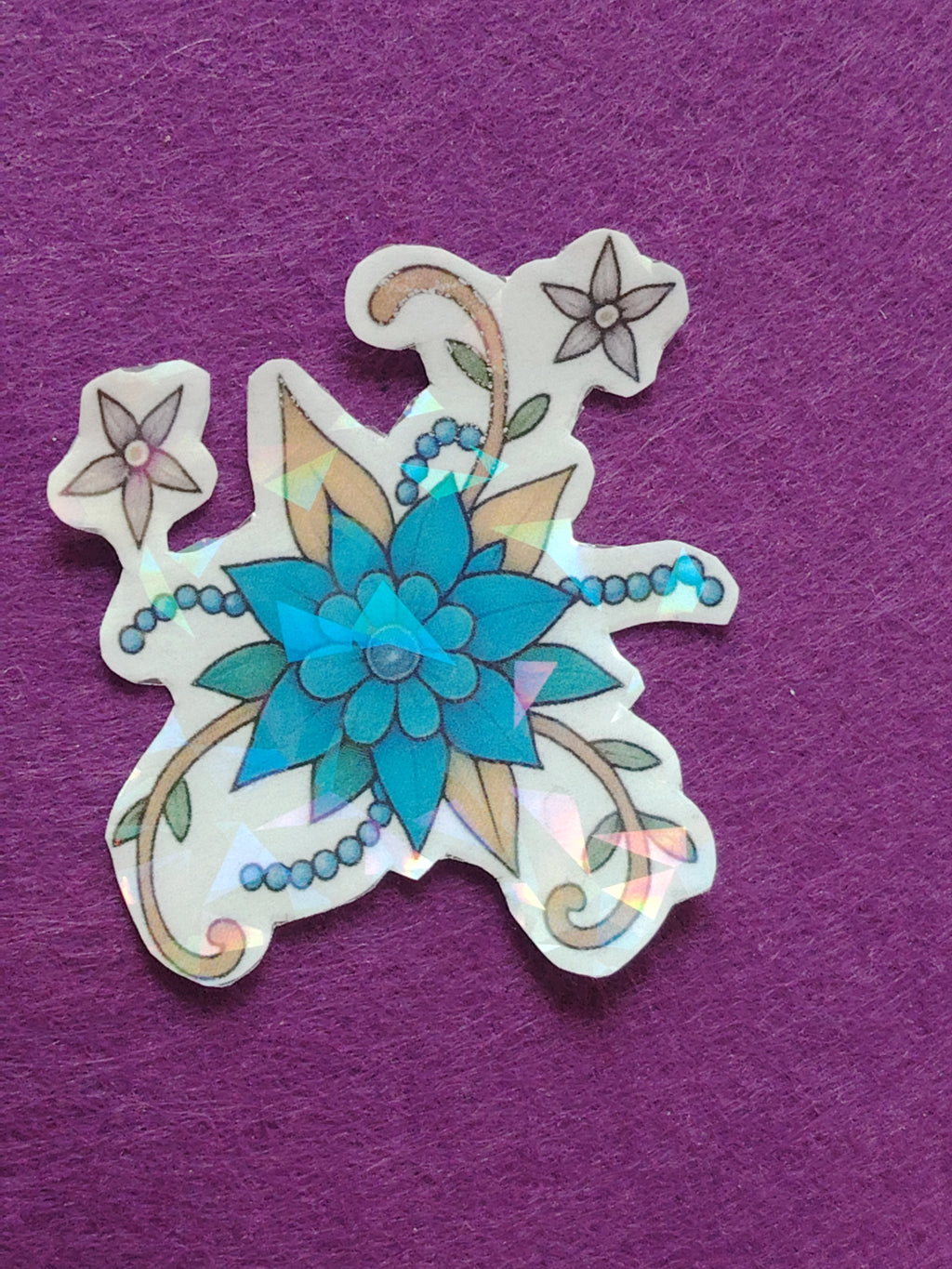 💙 Zart & Träumerisch – Holografischer Blumen-Sticker in zartem Blau mit hellbraunen Ranken