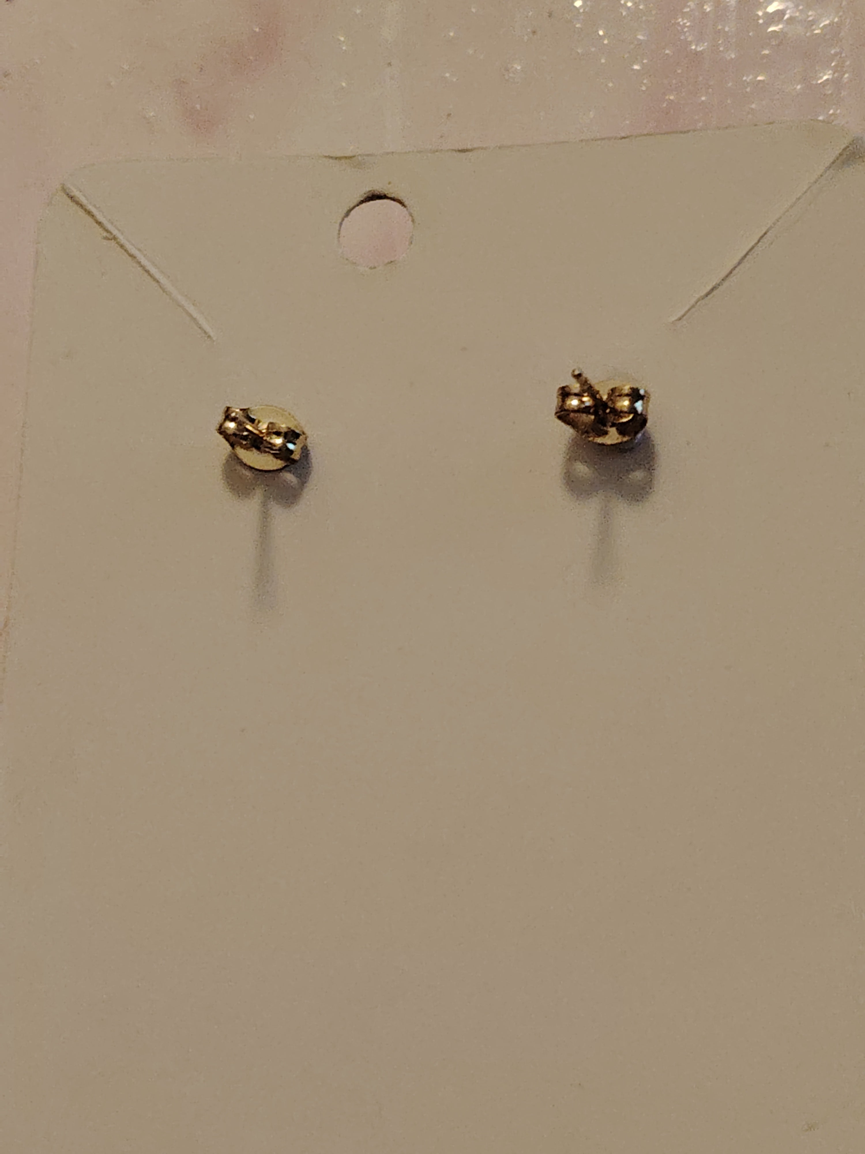 Earrings with glittery gold in a rose design