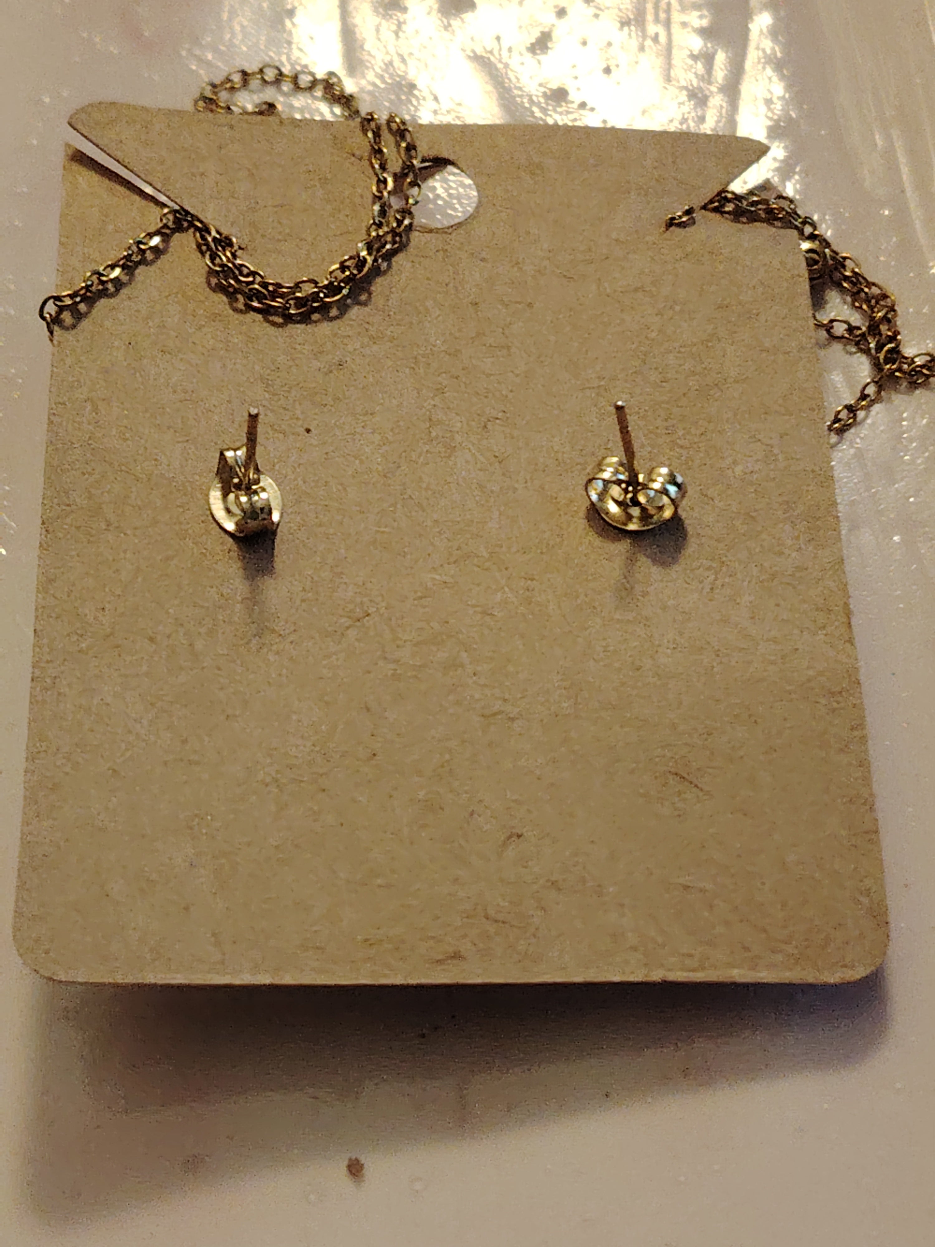 Earring and necklace set in green, necklace with small colorful stones