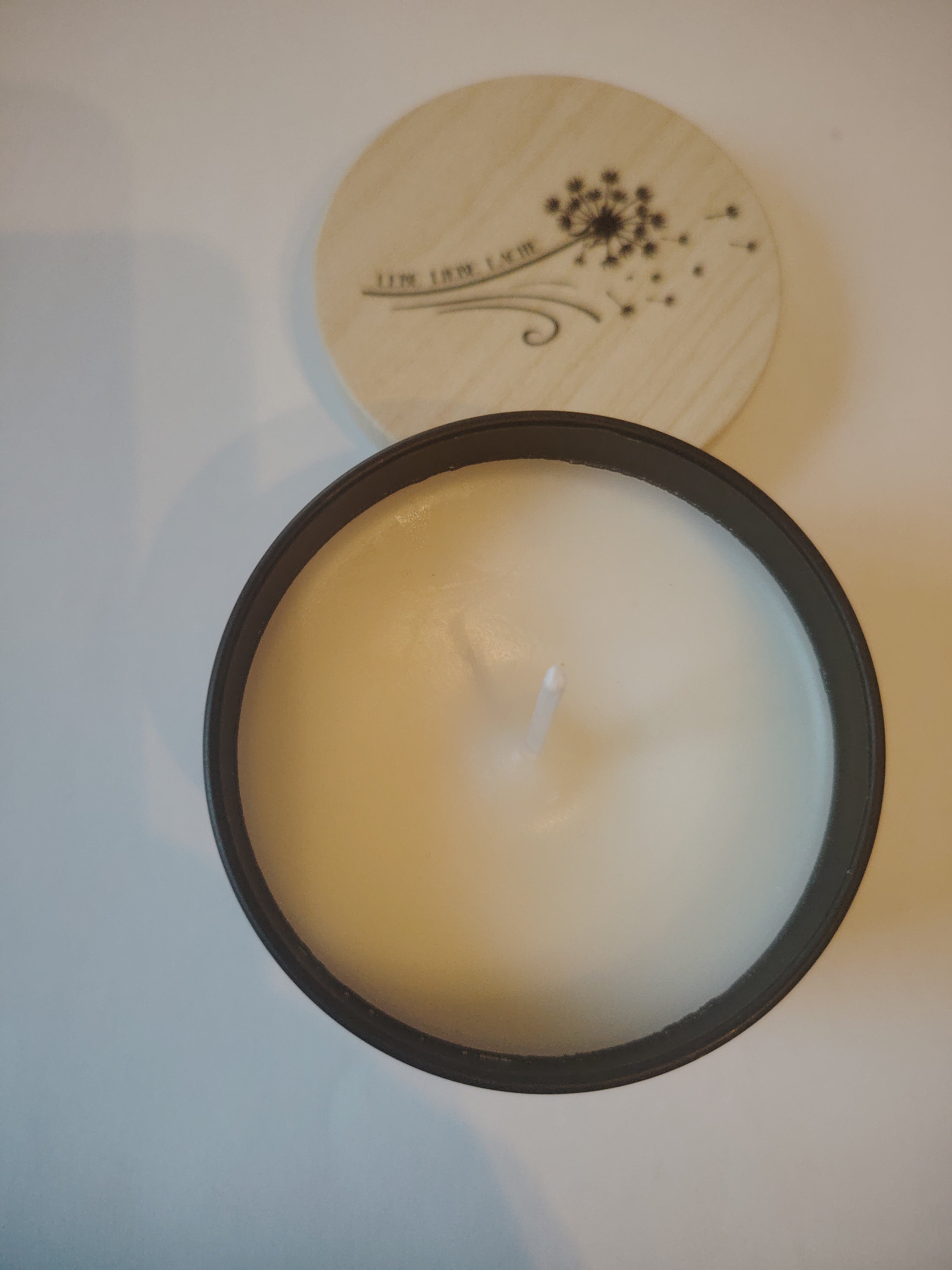 Scented candle with the scent of Warm Snickerdoodle Cookie