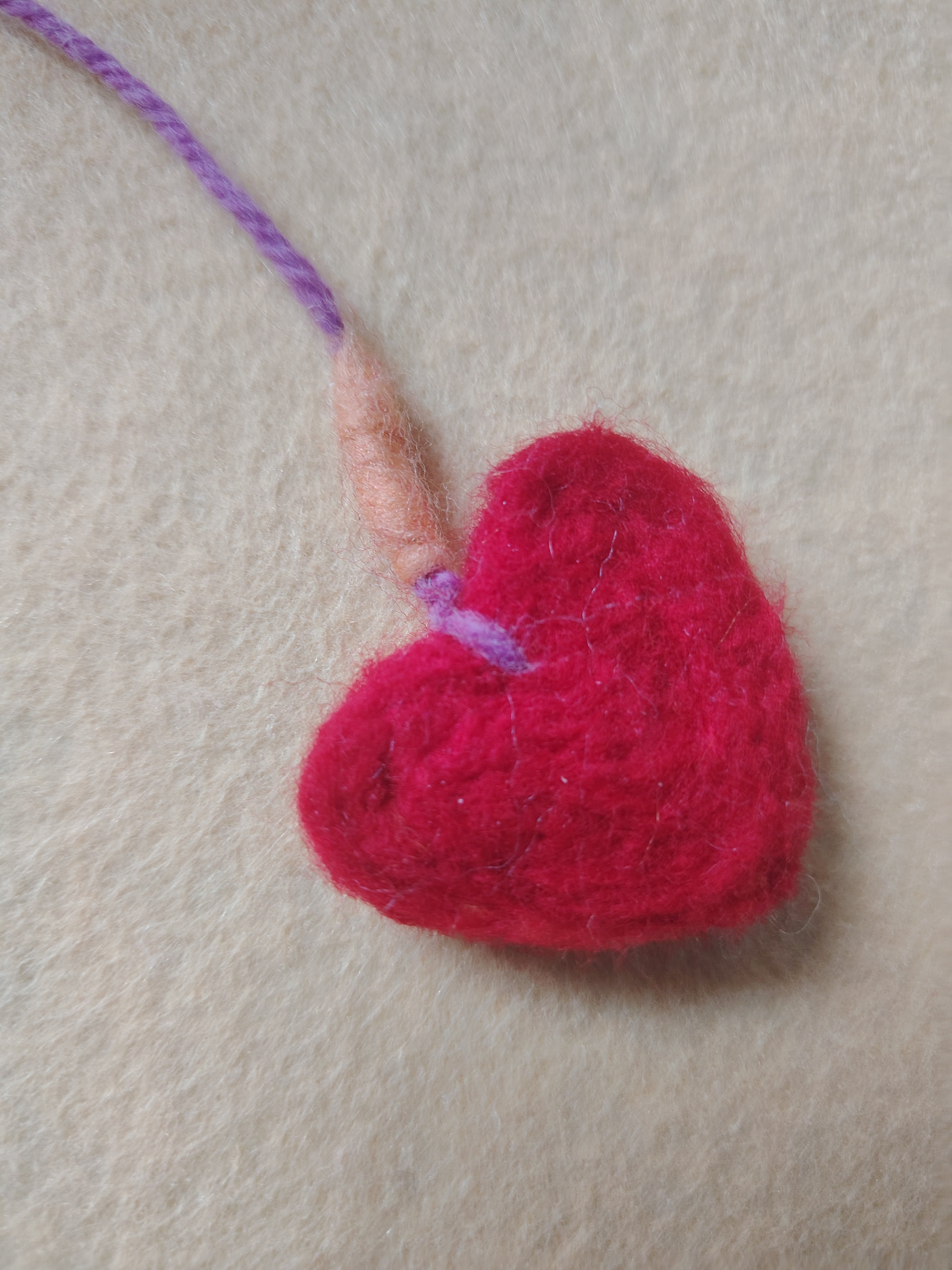 Kreatives handgemachtes hängerchen in Bunt