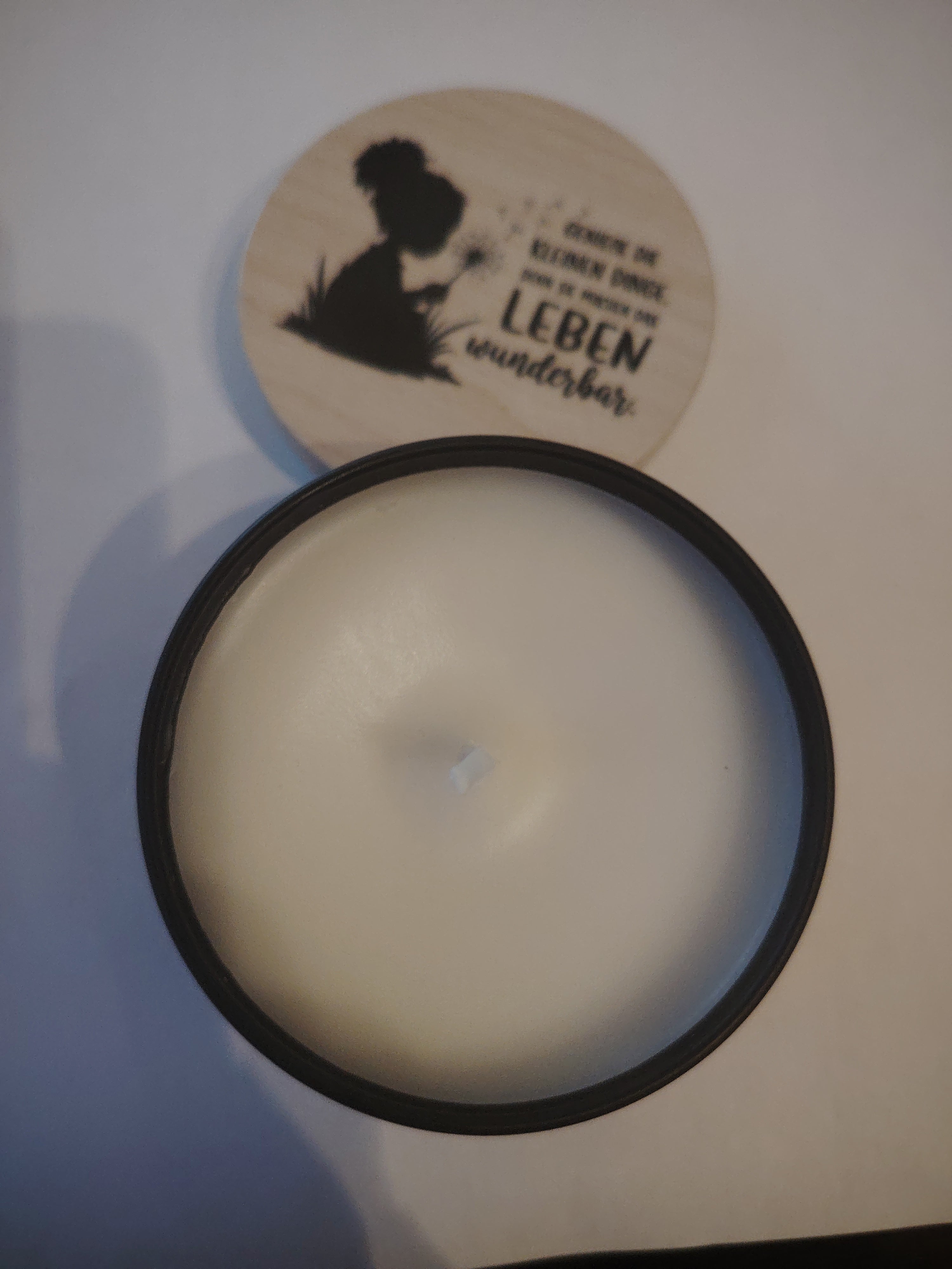 Scented candle with the scent of Apple Pie
