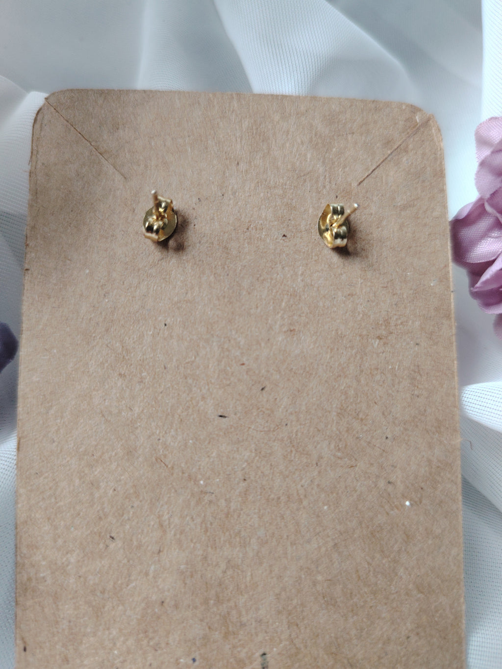 💝 Liebesgruß am Ohr – Handgefertigte Polymer Clay-Rosen-Ohrstecker in zartem Rosa-Glitzer