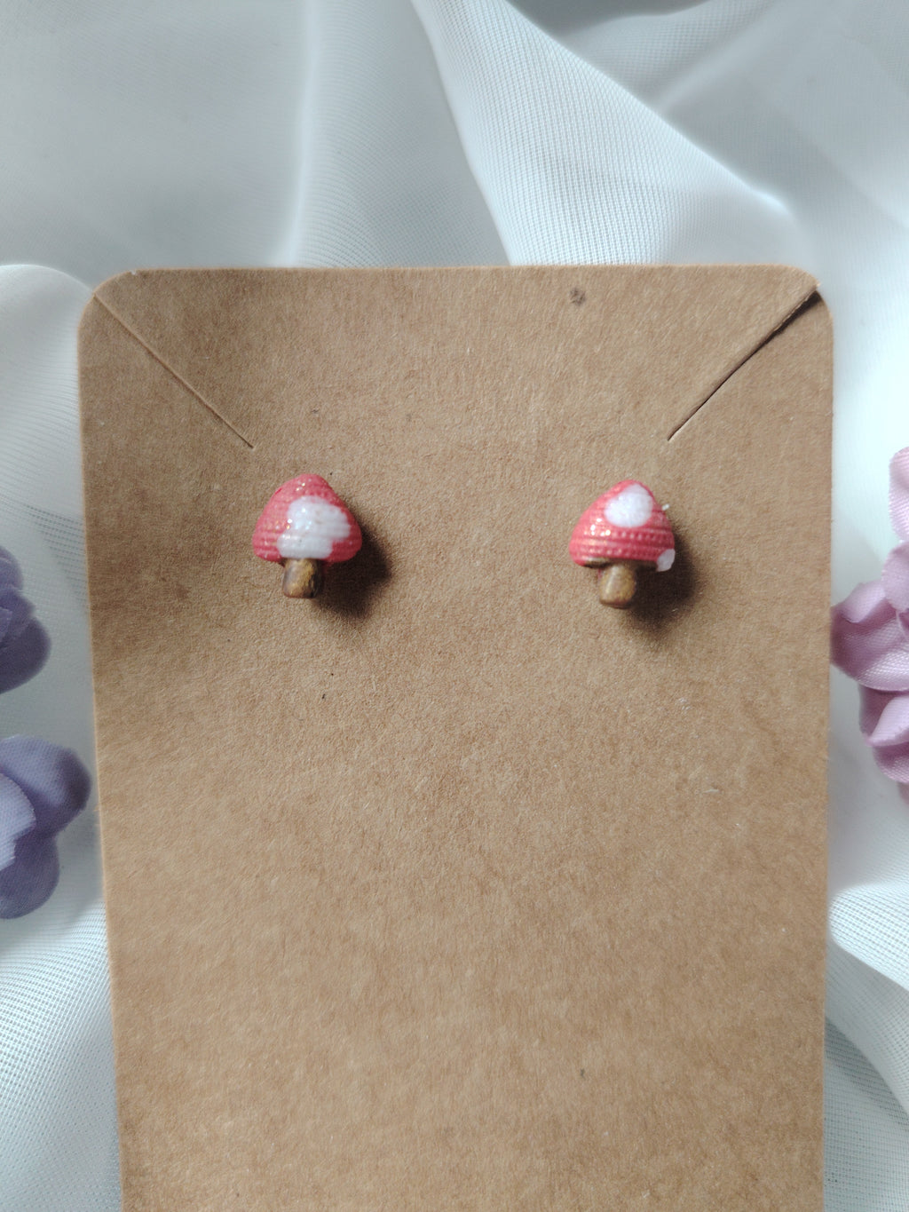 🍄 Waldmagie am Ohr – Handgefertigte Polymer Clay-Fliegenpilz-Ohrstecker in Rot, Weiß & Braun