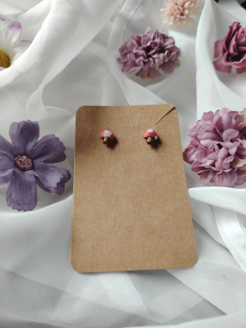 🍄 Waldmagie am Ohr – Handgefertigte Polymer Clay-Fliegenpilz-Ohrstecker in Rot, Weiß & Braun